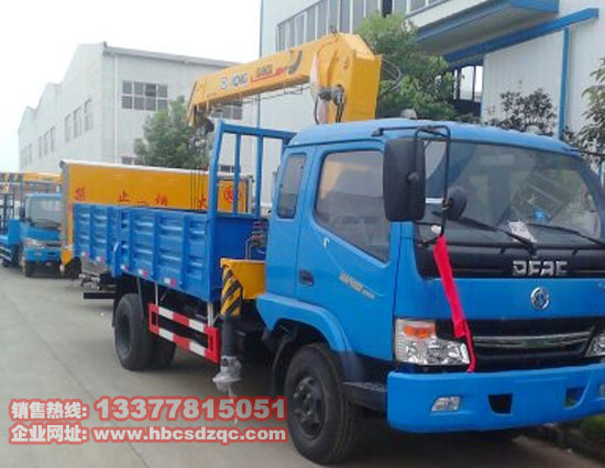 東風(fēng)勁卡隨車起重運(yùn)輸車圖片