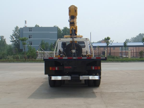 隨車(chē)起重運(yùn)輸車(chē)