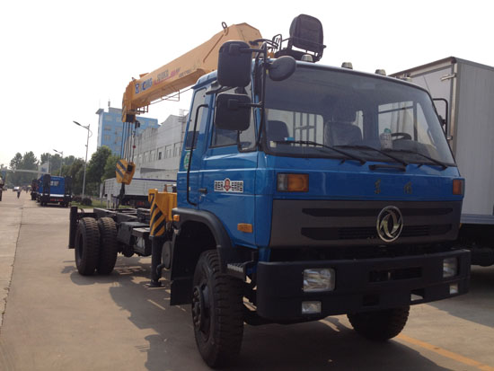 東風(fēng)8噸隨車吊