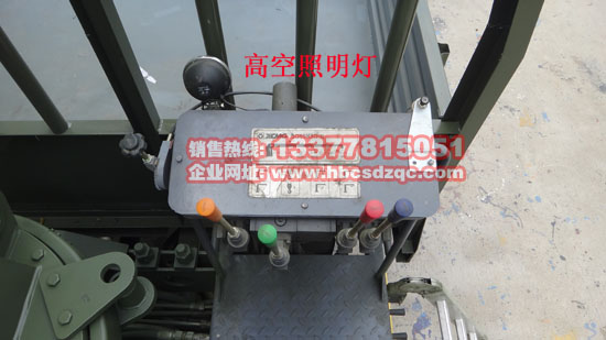 雙聯(lián)泵吊機東風153隨車吊