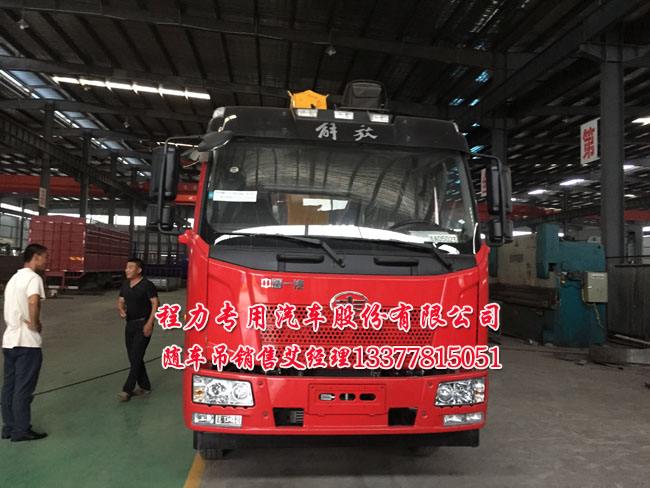 解放三軸隨車(chē)吊圖片