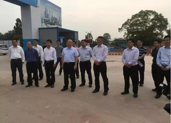 【物流園動(dòng)態(tài)】河源海關(guān)余衛東關(guān)長(cháng)、東源縣駱世文縣長(cháng)一行到綠然燈塔農產(chǎn)品物流園調研