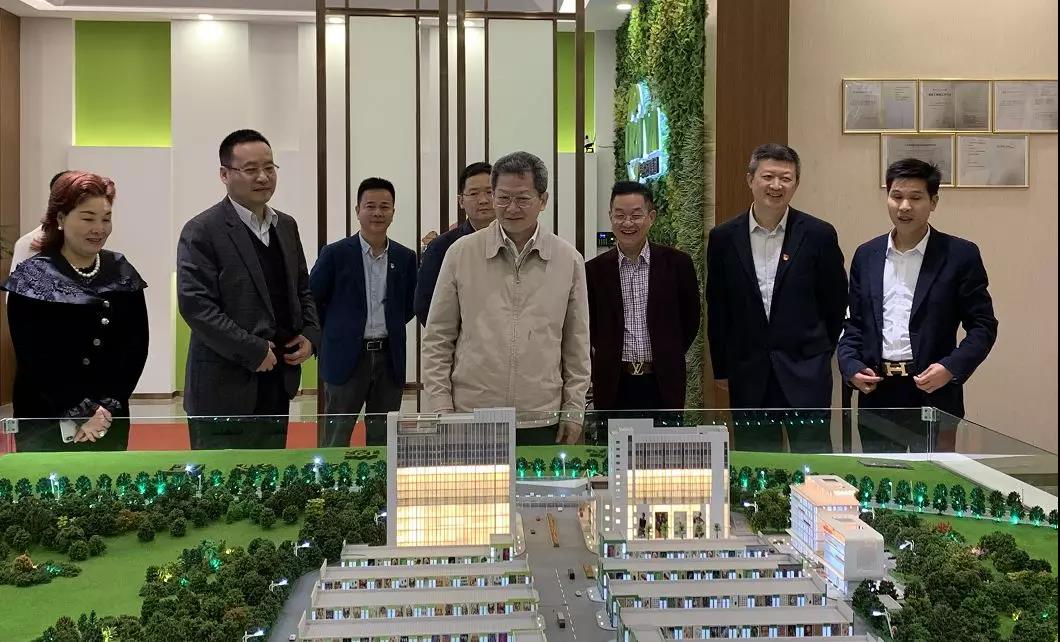 【物流園動(dòng)態(tài)】深圳市對口幫扶領(lǐng)導小組副組長(cháng)、市政府黨組成員陳彪、深圳對口幫扶河源指揮部總指揮王衛等領(lǐng)導考察綠然燈塔農產(chǎn)品物流園