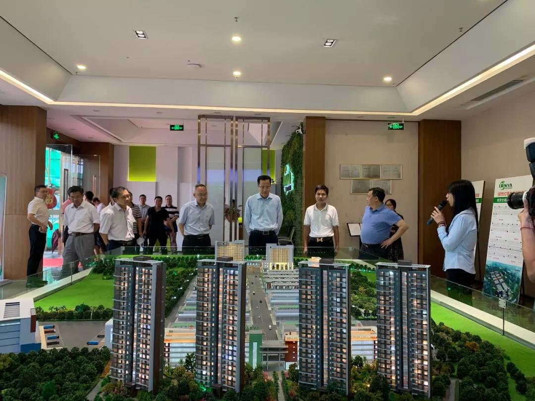 【物流園動(dòng)態(tài)】河源市市長(cháng)林濤率市縣有關(guān)部門(mén)領(lǐng)導到綠然燈塔農產(chǎn)品物流園考察調研。