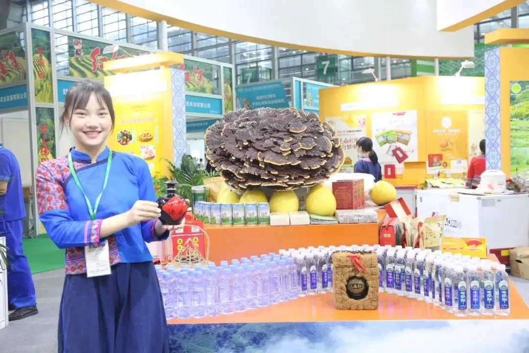 【每周優(yōu)品】來(lái)來(lái)來(lái)，嘗嘗來(lái)自環(huán)江毛南族自治縣的“香豬月餅”