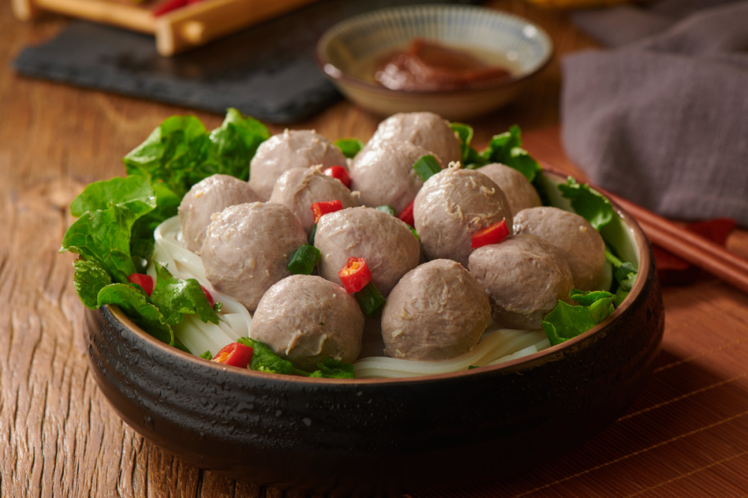 【綠博會(huì )動(dòng)態(tài)】潮汕牛肉火鍋界“領(lǐng)頭?！卑撕侠飬⒄沽料嗟谄邔蒙钲诰G博會(huì )