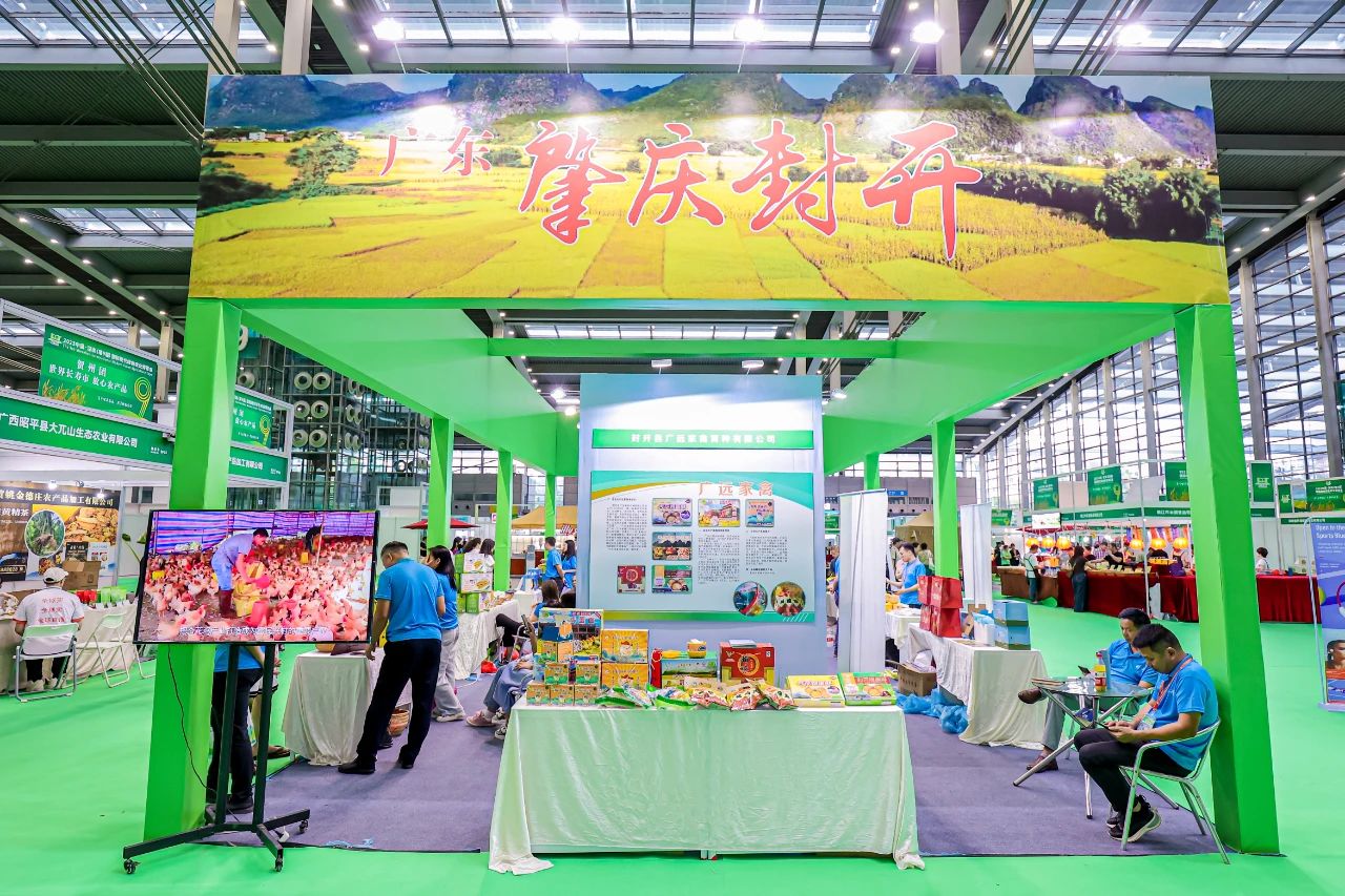 【展團風(fēng)采】亮相盛會(huì )！廣東封開(kāi)縣“杏花雞”系列產(chǎn)品獨秀深圳！