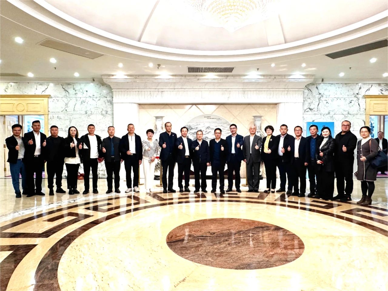 【協(xié)會(huì )動(dòng)態(tài)】市工商聯(lián)組織企業(yè)家赴汕頭、潮州參加“百會(huì )助百縣 萬(wàn)企興萬(wàn)村” 暨助力產(chǎn)業(yè)轉移投資考察活動(dòng)