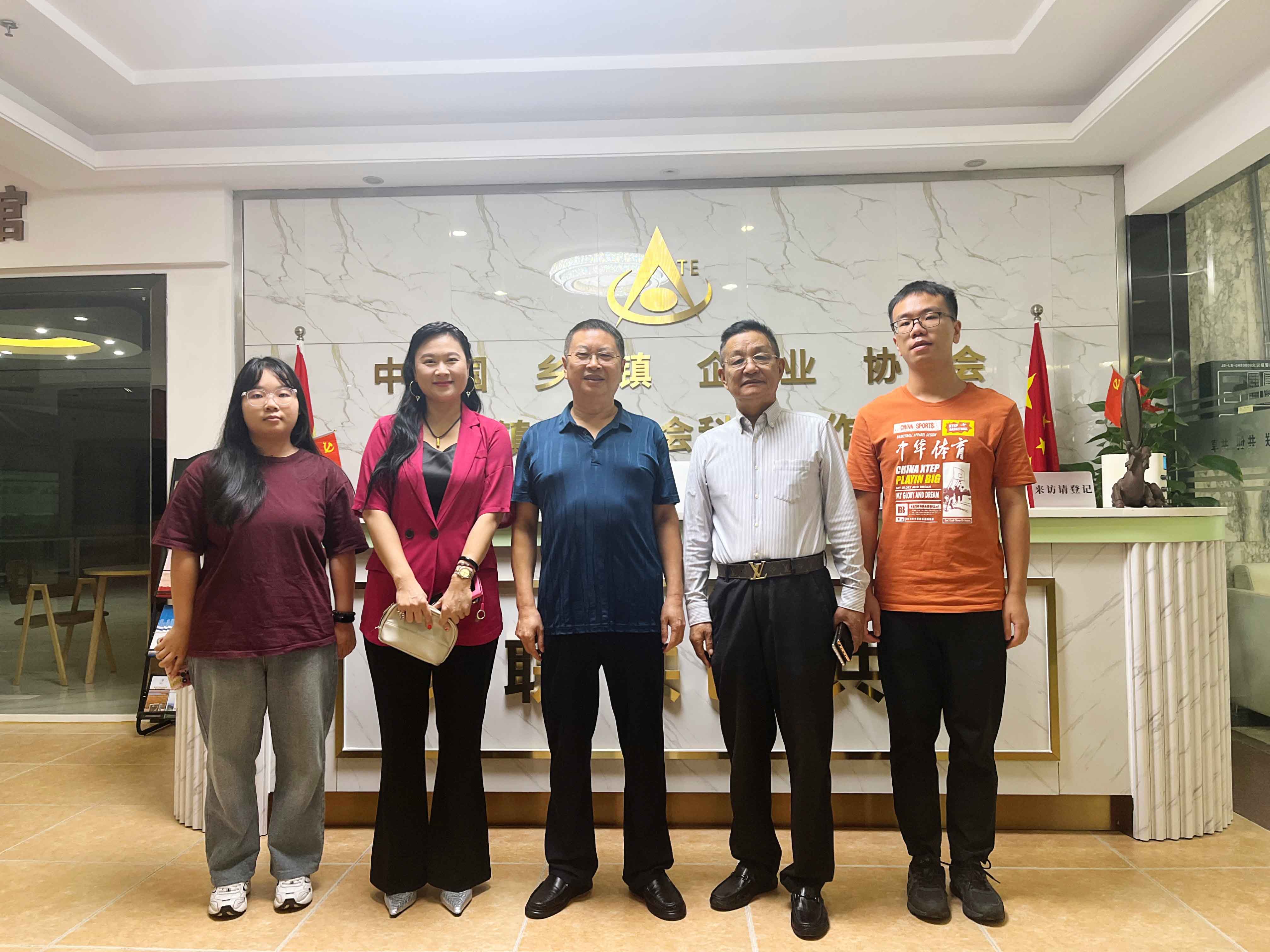 【協(xié)會(huì )動(dòng)態(tài)】深圳市農產(chǎn)品國際流通協(xié)會(huì )會(huì )長(cháng)王昌龍、秘書(shū)長(cháng)黃愛(ài)一行蒞臨中國鄉鎮企業(yè)協(xié)會(huì )科教委員會(huì )考察交流