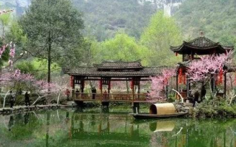 承德特色文化小鎮“花開(kāi)四野”
